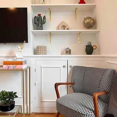 Paris Apartmán *
